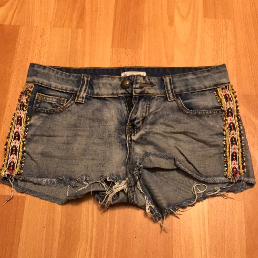 Jean shorts with beaded sides